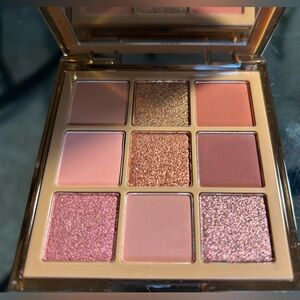 NWT🌷HUDA Beauty Nude Obsessions Eyeshadow Pallet